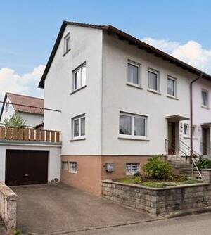 Einfamilienhaus mit Garage in Erdmannhausen