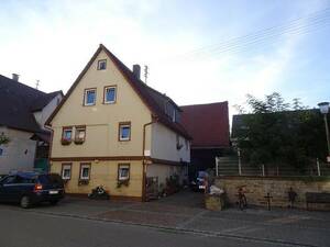 Einfamilienhaus mit Scheune in Walheim